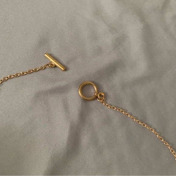 NWOT Harry Potter Time Turner Swiveling Hourglass Rotating Time Necklace Gold - Picture 4 of 10